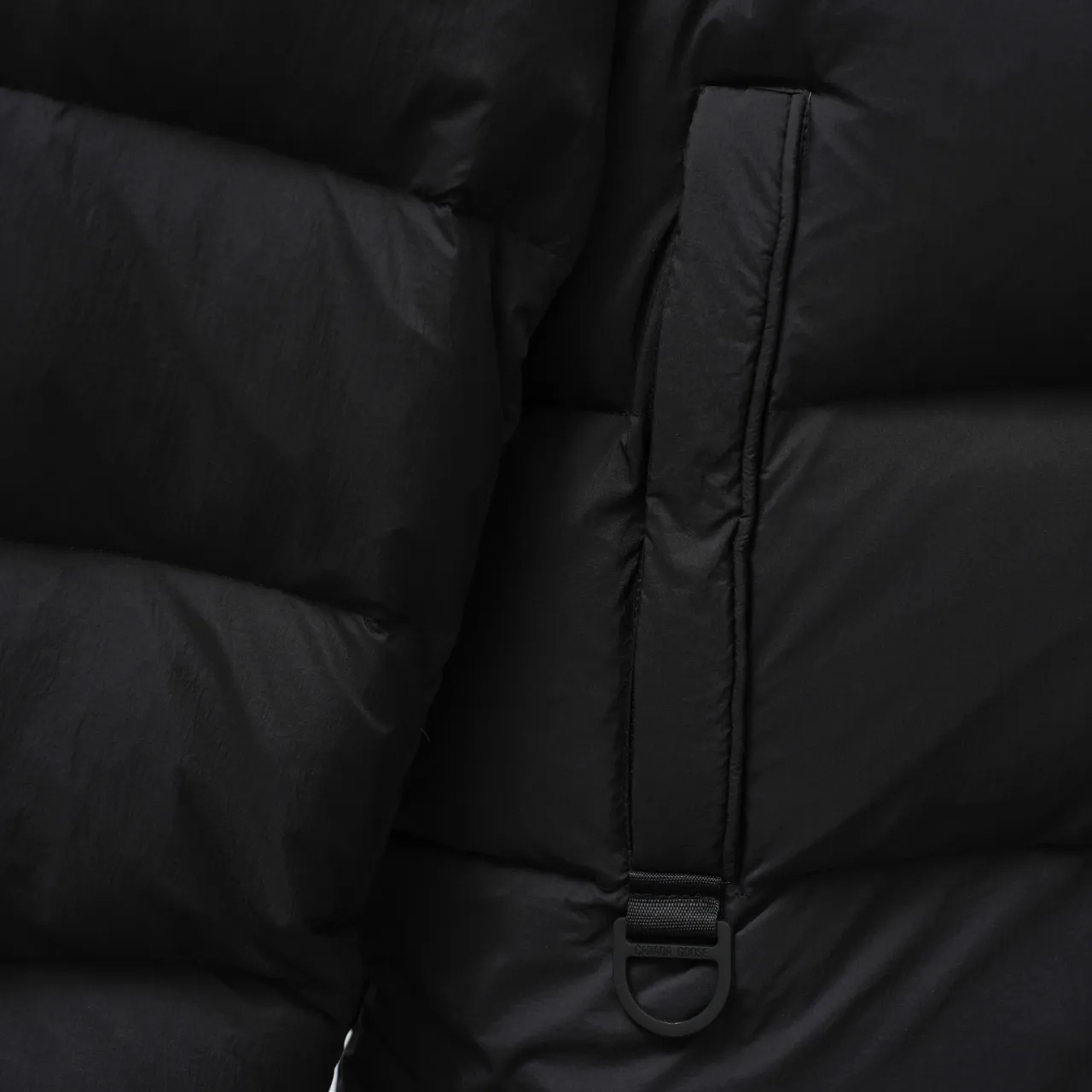 P820 ​​CANADA GOOSE丨Canada Goose Ouyang Nana second generation hooded down jacket Color: Black Size: XS-XXL